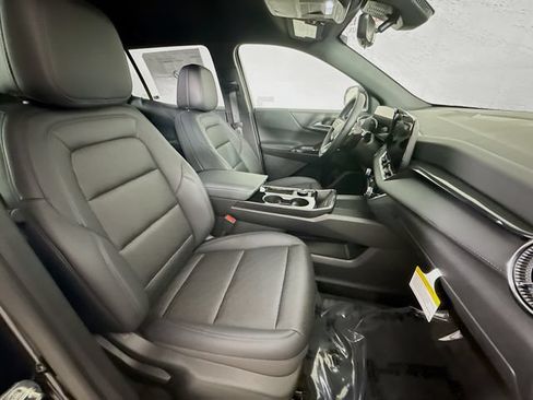 New 2026 Chevrolet Equinox LT w/ Convenience Package II FWD image 28