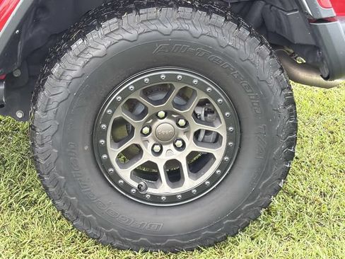 Used 2022 Jeep Wrangler Unlimited Rubicon w/ Xtreme Recon 35" Tire Package AWD/4WD image 17
