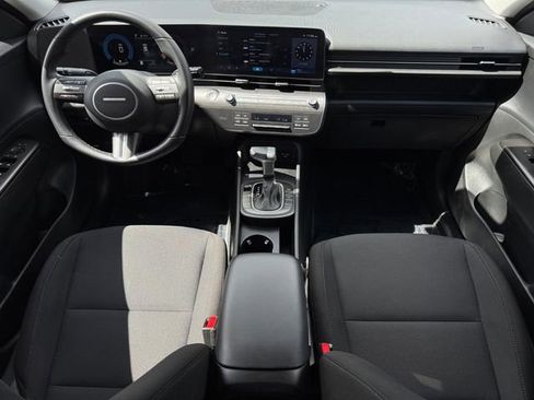 Used 2025 Hyundai Kona SEL FWD image 4