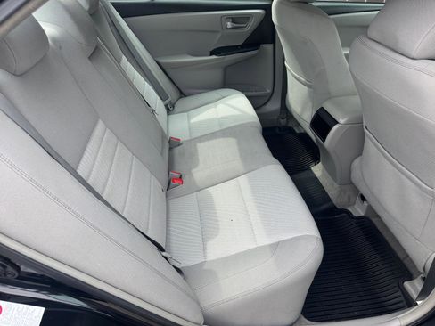 Used 2017 Toyota Camry LE image 13