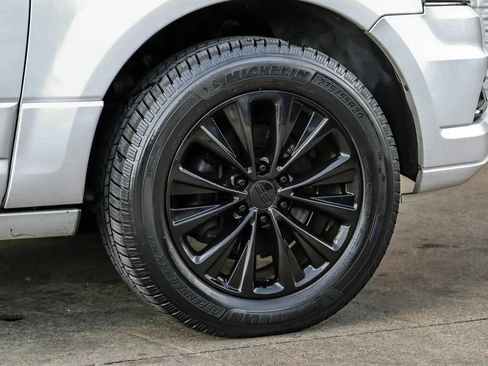 Used 2015 Lincoln Navigator 2WD image 43