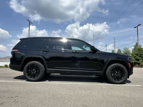 Used 2024 Jeep Grand Cherokee L Altitude AWD/4WD image 3