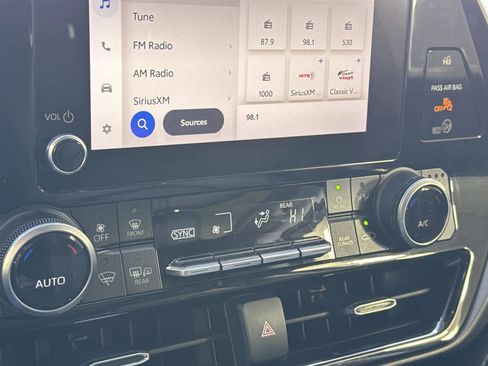 Used 2023 Toyota Highlander XLE image 20