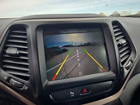 Used 2018 Jeep Cherokee Limited image 29