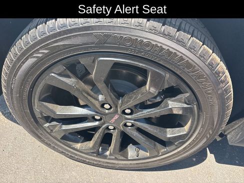 Used 2022 GMC Terrain SLT w/ Elevation Edition FWD image 13