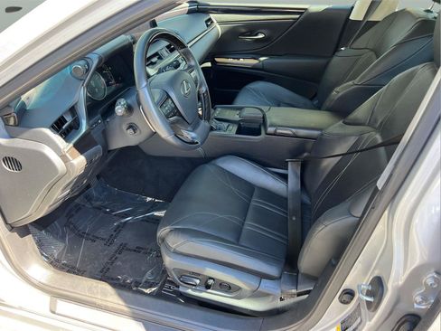 Used 2019 Lexus ES 350 Luxury w/ Accessory Package image 10