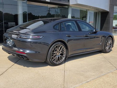 Used 2022 Porsche Panamera 4 Platinum Edition image 9