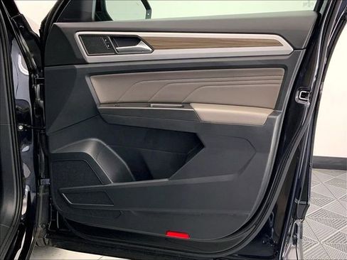 Certified 2023 Volkswagen Atlas SEL AWD/4WD image 28