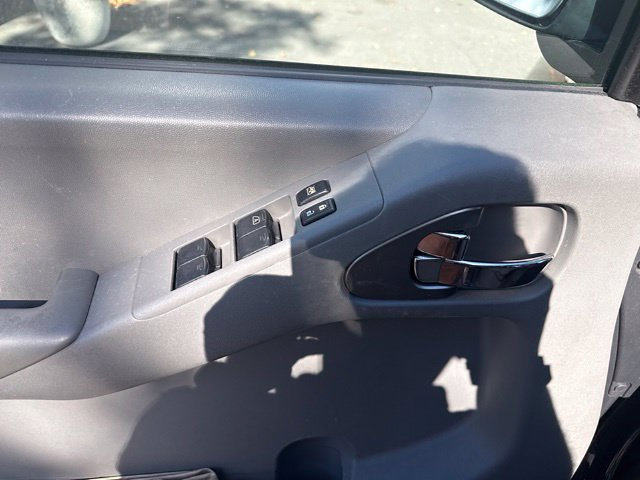 Used 2013 Nissan Frontier SV w/ SV Value Truck Pkg AWD/4WD image 9