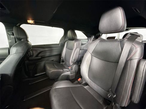 Certified 2025 Toyota Sienna XSE w/ XSE Plus Package FWD image 31