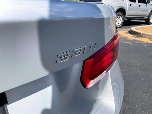 Used 2017 BMW 330i xDrive Sedan AWD/4WD image 10