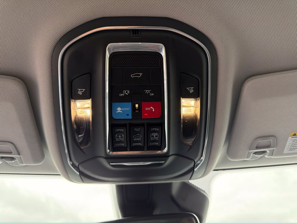 Used 2023 Jeep Grand Cherokee L Limited AWD/4WD image 32