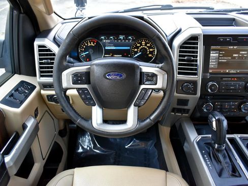 Used 2015 Ford F150 Lariat image 12