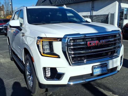 Used 2023 GMC Yukon SLT w/ SLT Luxury Package image 3