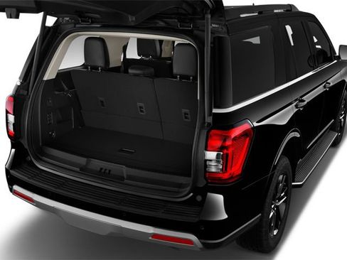 Used 2025 Ford Expedition Platinum w/ Driver's Package AWD/4WD image 7