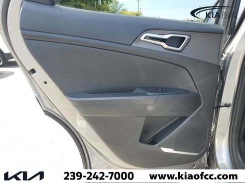 Used 2025 Kia Sportage LX FWD image 12