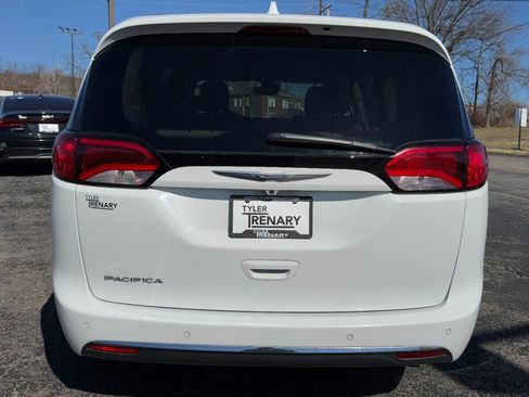 Used 2017 Chrysler Pacifica Touring-L Plus w/ Advanced Safetytec Group image 8