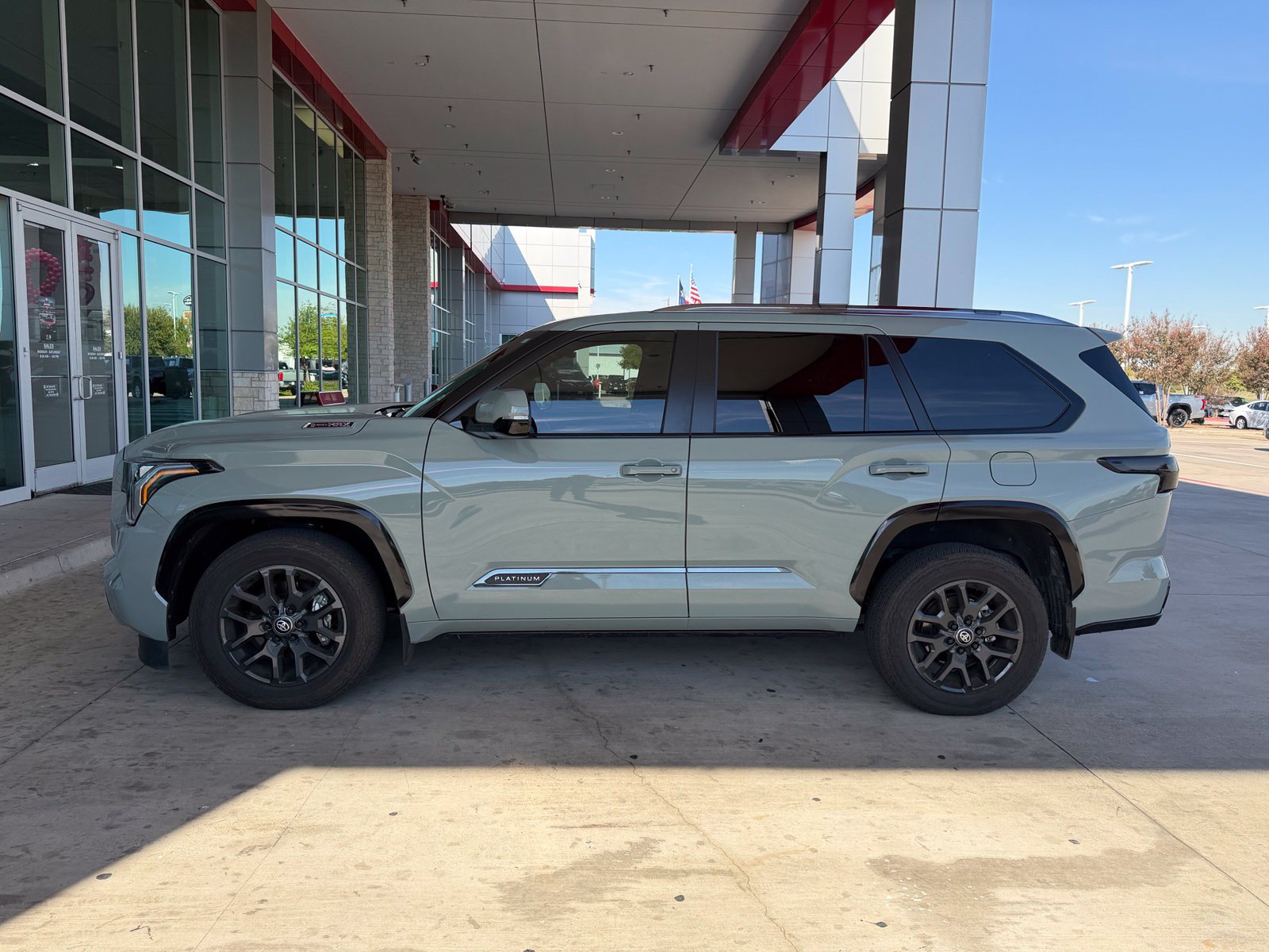 Used 2025 Toyota Sequoia Platinum AWD/4WD image 27