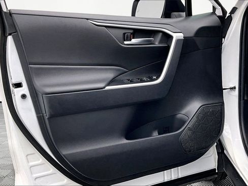 Used 2025 Toyota RAV4 XLE image 23