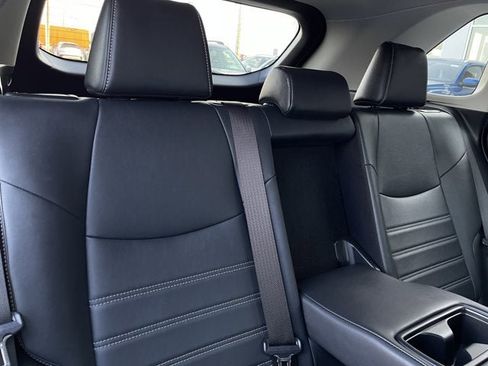 Used 2021 Toyota RAV4 XLE Premium w/ Carpet Mat Package (TMS) image 33