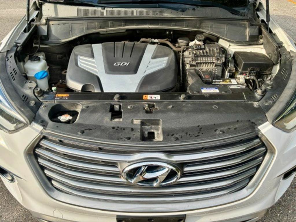 Used 2017 Hyundai Santa Fe SE w/ Cargo Package AWD/4WD image 7
