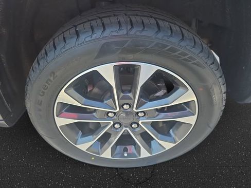 Used 2023 Jeep Grand Cherokee Overland RWD image 35