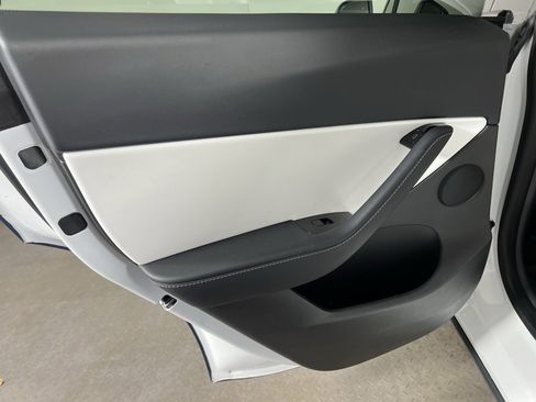 Used 2020 Tesla Model Y Long Range image 25