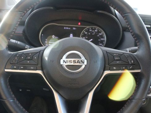 Used 2021 Nissan Versa SR w/ Convenience Package FWD image 12
