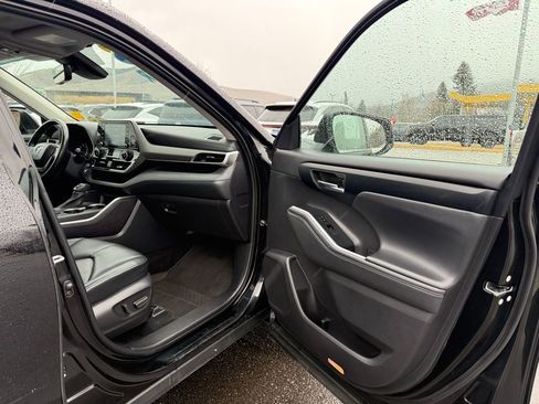 Used 2022 Toyota Highlander XLE image 13