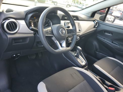 Used 2021 Nissan Versa SV image 9