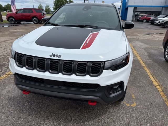 Used 2025 Jeep Compass Trailhawk AWD/4WD image 4