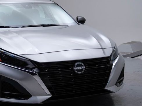 Used 2024 Nissan Altima 2.5 SV image 16