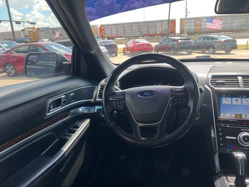 Used 2017 Ford Explorer Limited FWD image 18