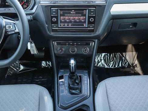 Used 2018 Volkswagen Tiguan S image 13
