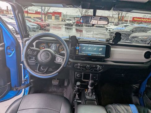 Used 2024 Jeep Gladiator Sport image 14