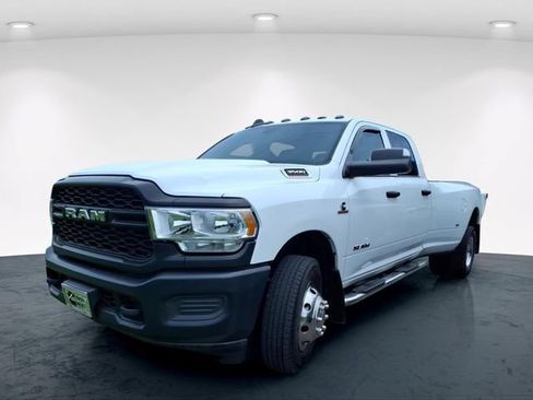 Used 2022 RAM 3500 Tradesman RWD image 2
