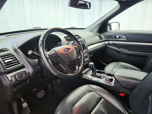 Used 2018 Ford Explorer XLT w/ Equipment Group 202A image 11