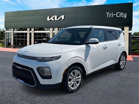 Certified 2022 Kia Soul LX image 3