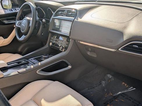 Used 2020 Jaguar F-PACE Prestige image 22