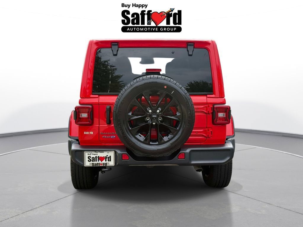 Used 2025 Jeep Wrangler Unlimited Sahara AWD/4WD image 11