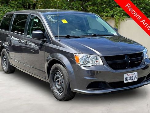 Used 2018 Dodge Grand Caravan SE image 1