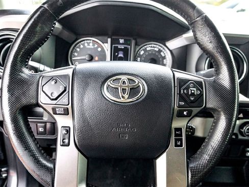 Used 2018 Toyota Tacoma SR5 image 17