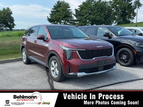 Used 2025 Kia Sorento LX FWD image 1