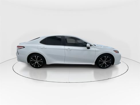 Used 2020 Toyota Camry SE image 9