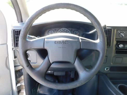 Used 2003 GMC Savana 1500 w/ Chrome Appearance Package image 9