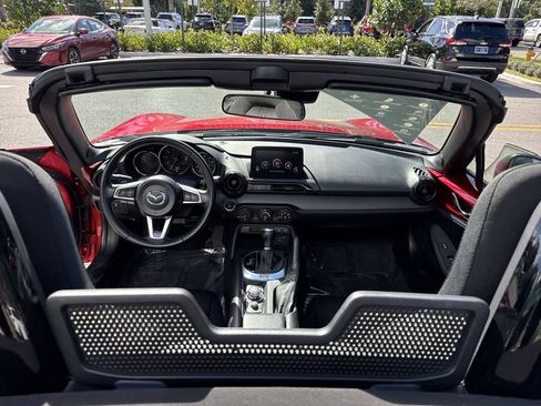 Used 2021 MAZDA MX-5 Miata Club image 34