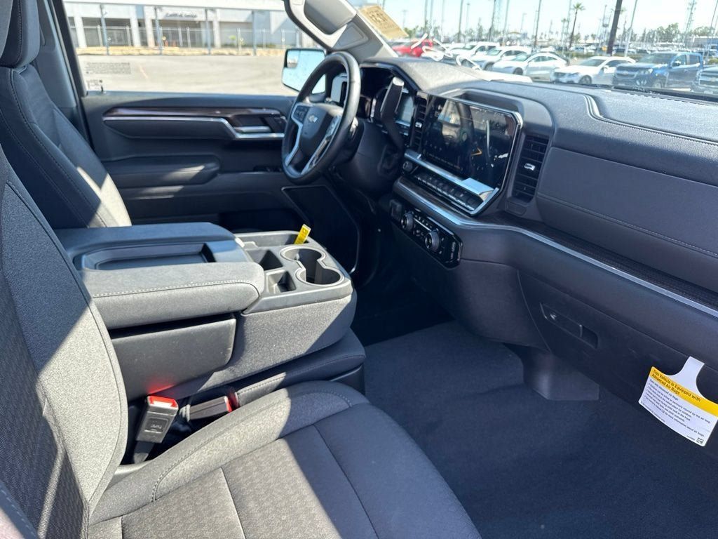 Certified 2025 Chevrolet Silverado 1500 LT RWD image 33