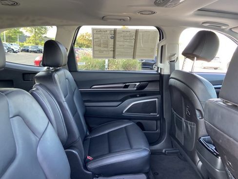 Used 2025 Kia Telluride S AWD/4WD image 21