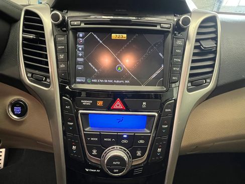 Used 2016 Hyundai Elantra GT w/ Option Group 03 FWD image 19