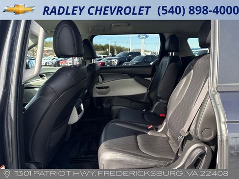 Used 2024 Kia Carnival LX image 12